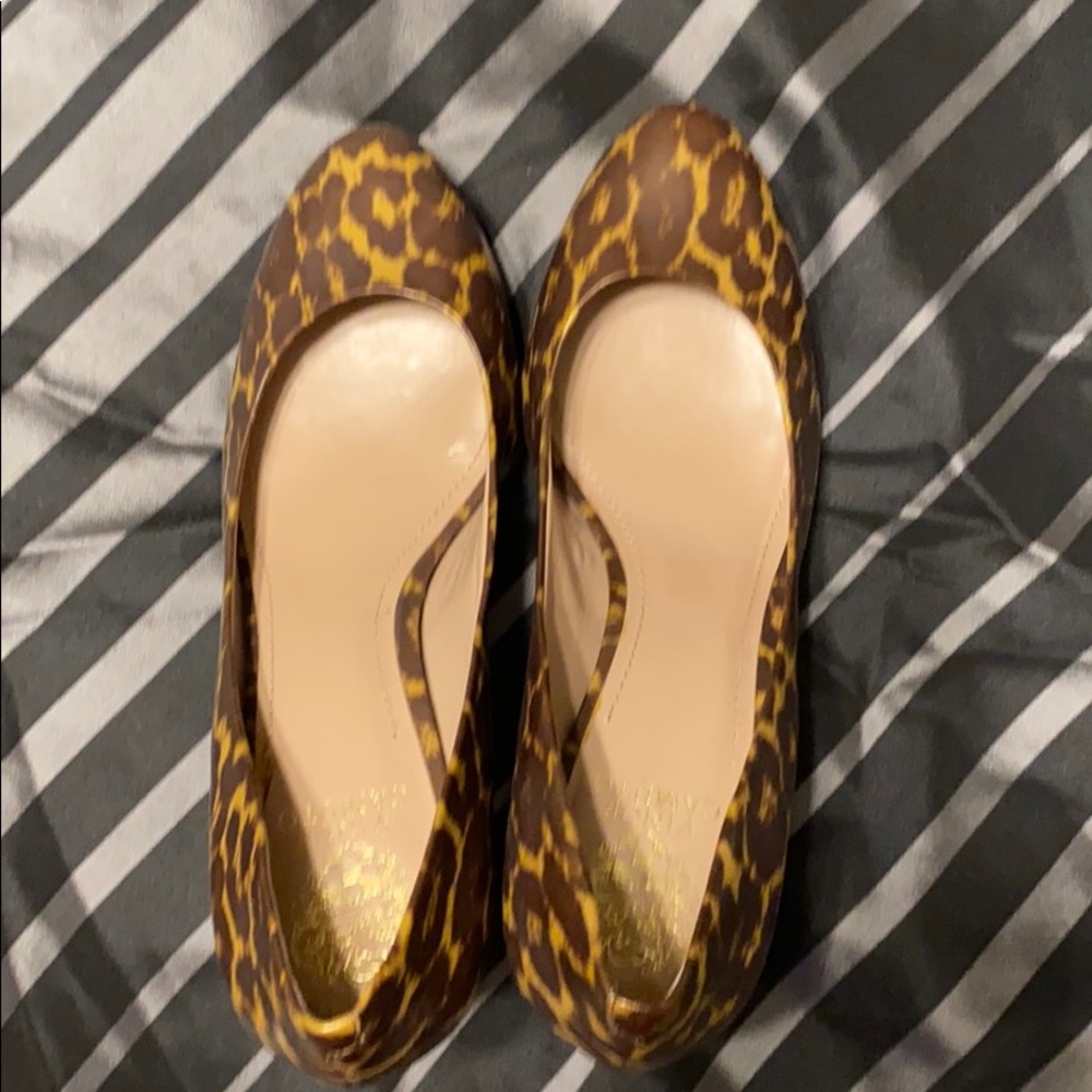 Vince Camuto night heel pumps leopard design
